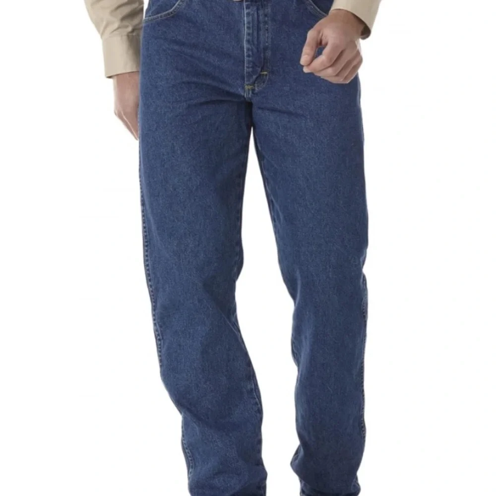 Wrangler Men's Relaxed Fit Blue Jeans - Picture 2 of 6